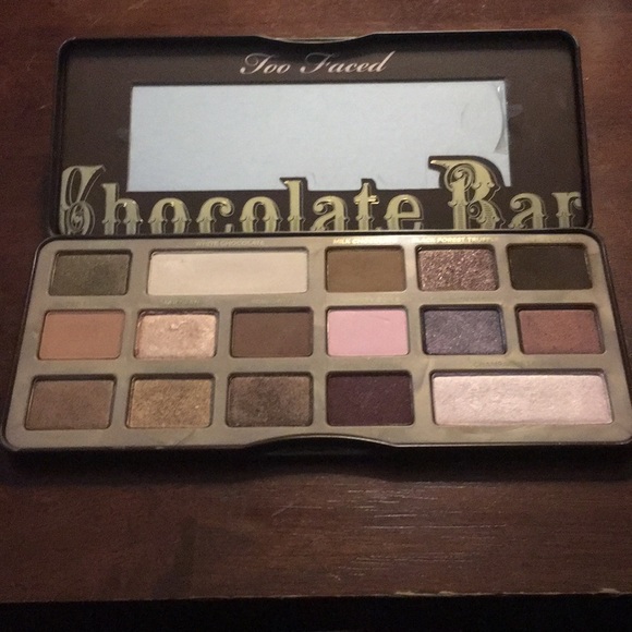 Too Faced chocolate bar palette - Picture 2 of 3